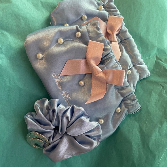 Flower Knows Accessory Bundle! 2 bags, scrunchie, & barrette - Picture 2 of 4